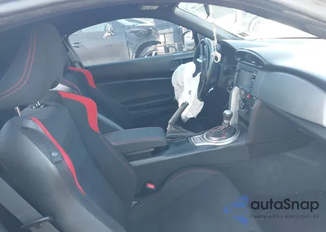 2015 Scion Fr-S z USA, uszkodzony, nr VIN JF1ZNAA13F8708507